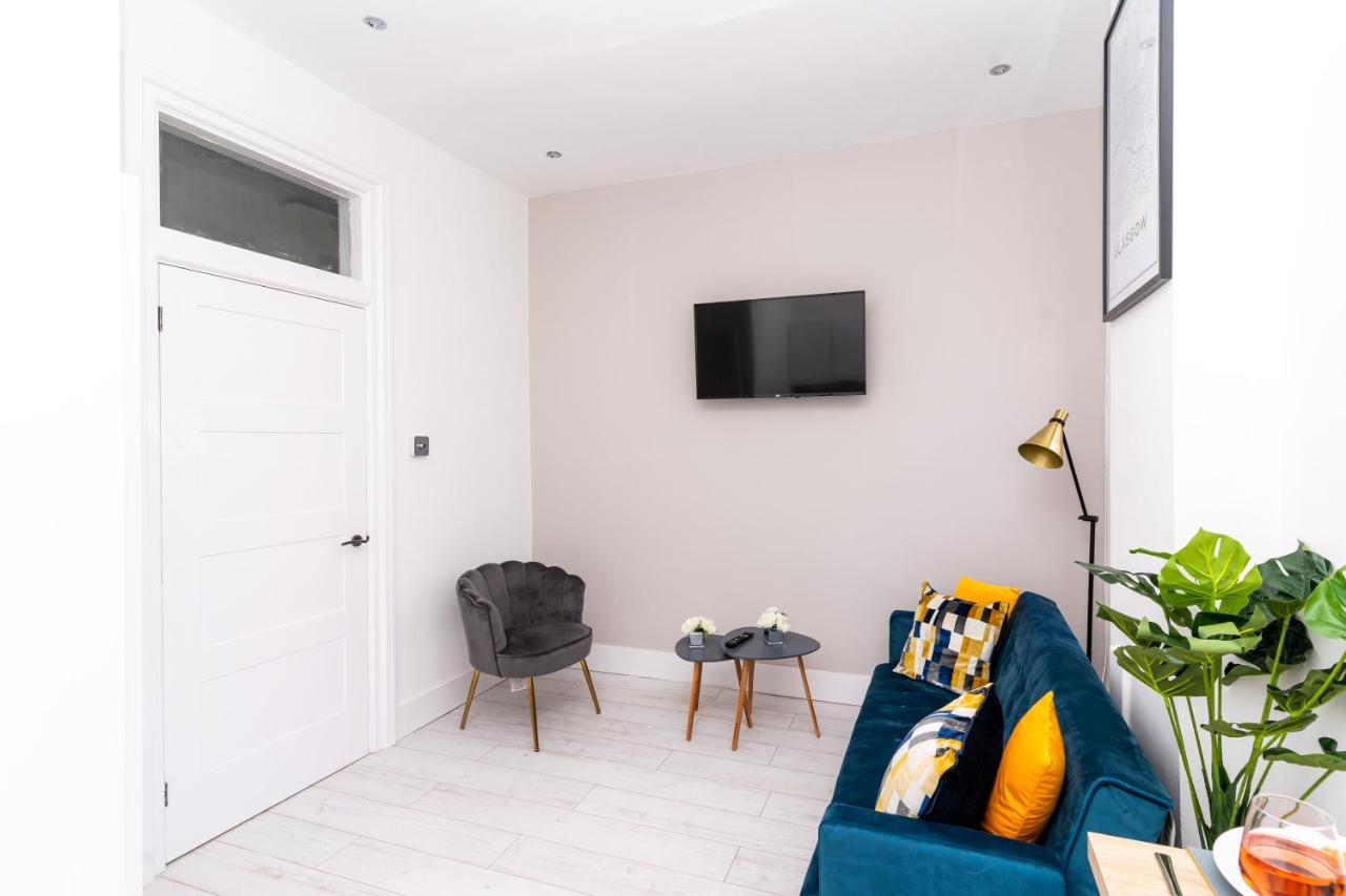 Cheerful 2 Bedroom Homely Apartment, Sleeps 4 Guest Comfy, 1X Double Bed, 2X Single Beds, Parking, Free Wifi, Suitable For Business, Leisure Guest,Glasgow, Glasgow West End, Near City Centre Eksteriør billede