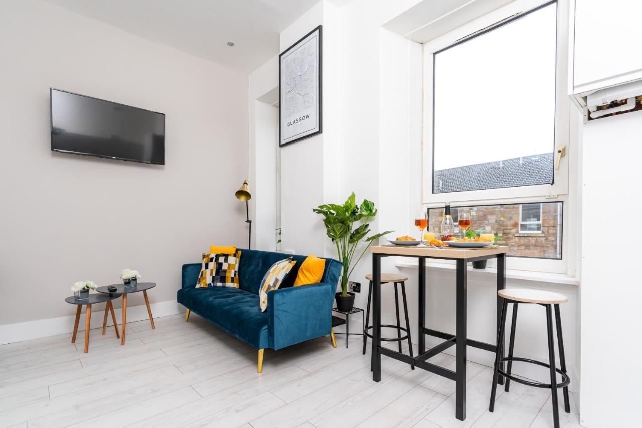 Cheerful 2 Bedroom Homely Apartment, Sleeps 4 Guest Comfy, 1X Double Bed, 2X Single Beds, Parking, Free Wifi, Suitable For Business, Leisure Guest,Glasgow, Glasgow West End, Near City Centre Eksteriør billede